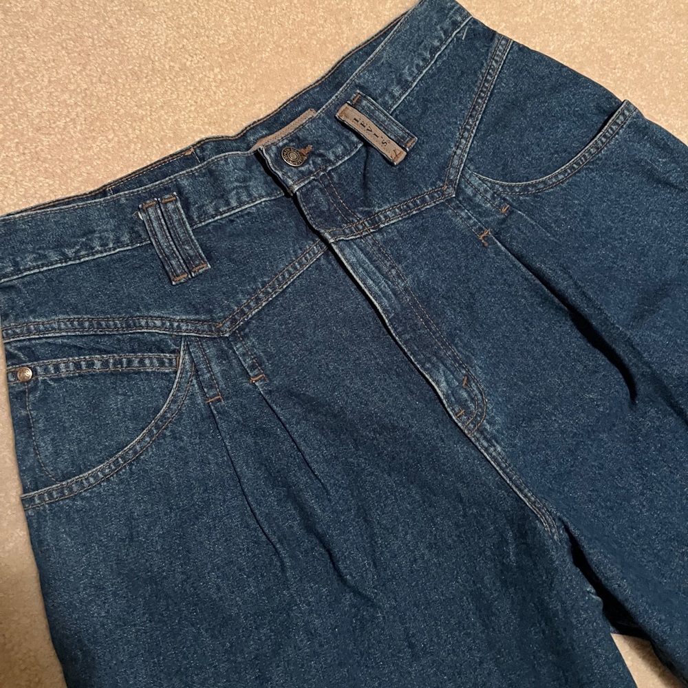 VINTAGE LEVIS - size ladies 16 taper fit